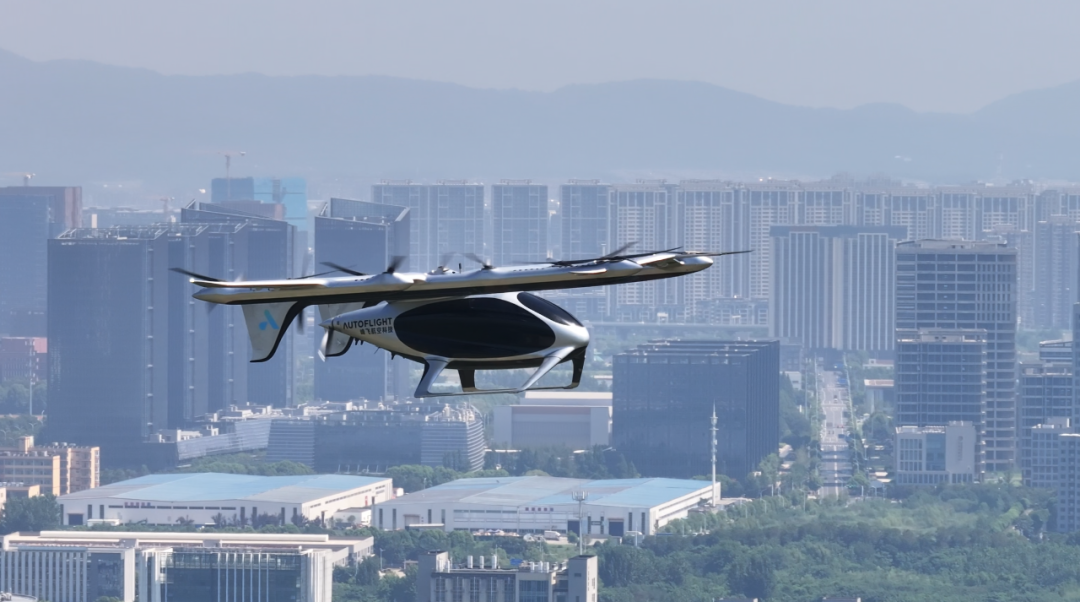 峰飞航空完成吨级以上eVTOL“空中出租车”跨长江首飞(图1)