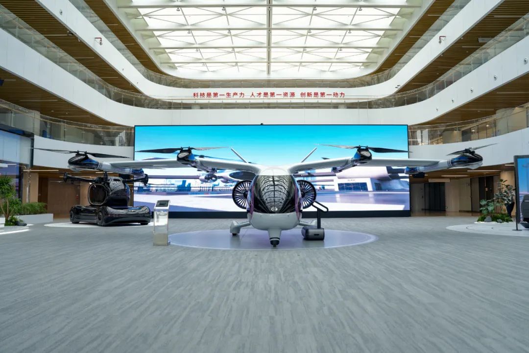大湾区低空经济联盟考察广汽高域 共绘低空出行新蓝图(图4) 大湾区低空经济联盟考察广汽高域 共绘低空出行新蓝图(图4)