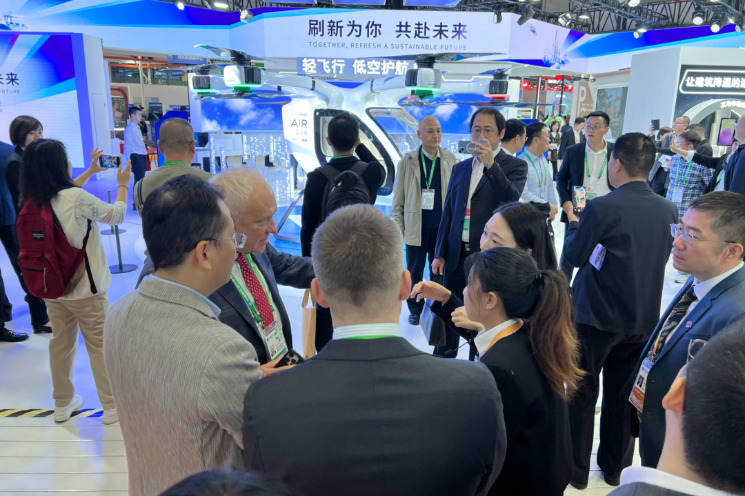 进博会上的“天空守护色”,高域携手立邦赋能未来出行(图2) 进博会上的“天空守护色”,高域携手立邦赋能未来出行(图2)